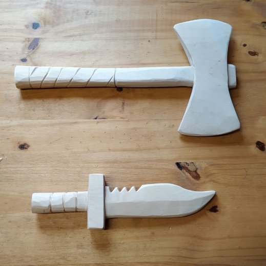Lot de 2 jouets en bois: tomahawk et couteau