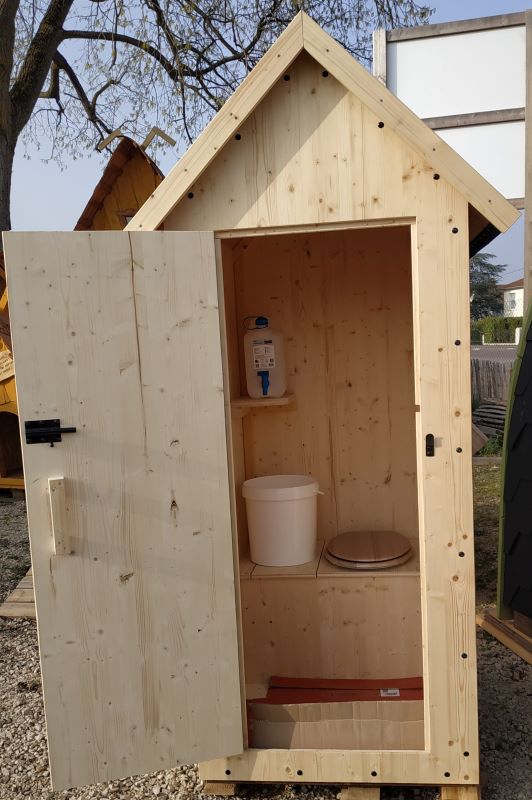 Toilettes sèches en bois avec sciure, abri extérieur, prix, achat/vente